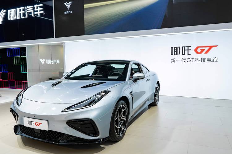 广州255哪吒汽车在智能汽车领域的表现，领途汽车在新能源汽车市场中的影响力